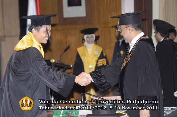 wisuda-program-doktor-oleh-rektor-031