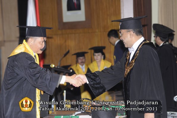 wisuda-program-doktor-oleh-rektor-039