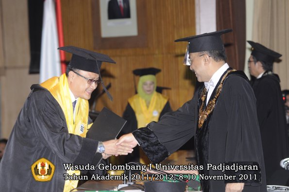 wisuda-program-doktor-oleh-rektor-049