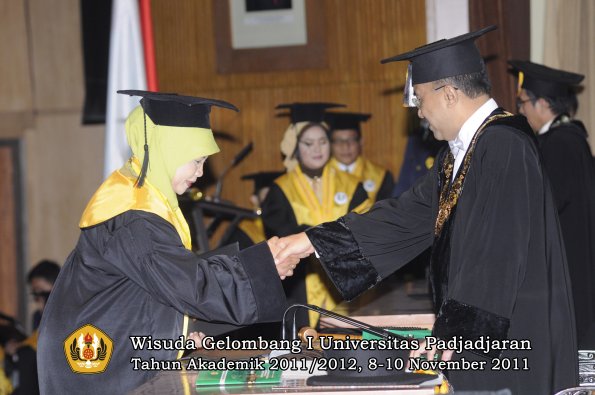 wisuda-program-doktor-oleh-rektor-050