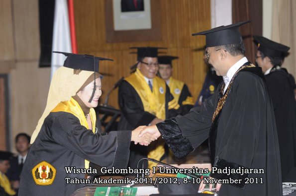 wisuda-program-doktor-oleh-rektor-051