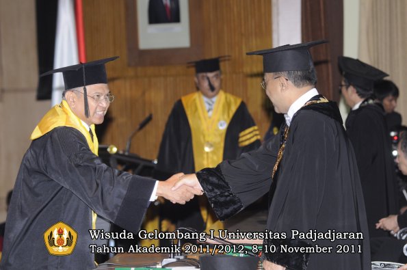 wisuda-program-doktor-oleh-rektor-058