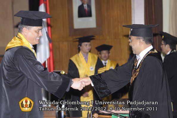wisuda-program-doktor-oleh-rektor-059