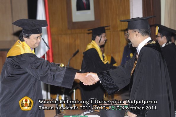 wisuda-program-doktor-oleh-rektor-060