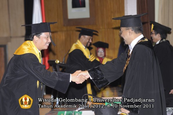 wisuda-program-doktor-oleh-rektor-061