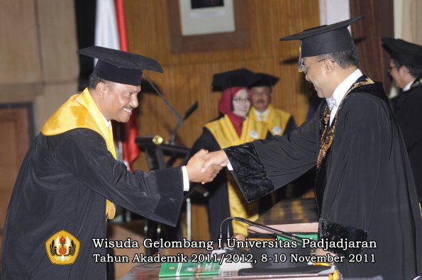 wisuda-program-doktor-oleh-rektor-062