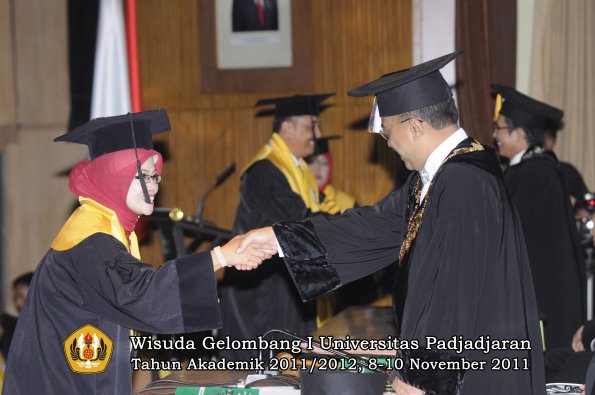 wisuda-program-doktor-oleh-rektor-063