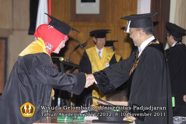 wisuda-program-doktor-oleh-rektor-065