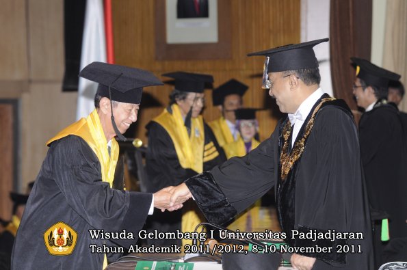 wisuda-program-doktor-oleh-rektor-066