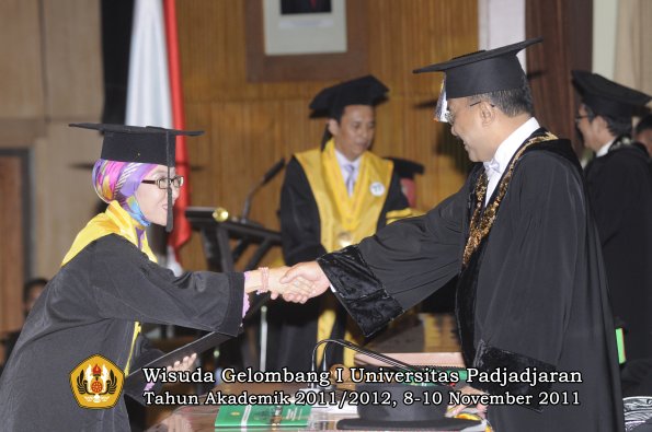 wisuda-program-doktor-oleh-rektor-068