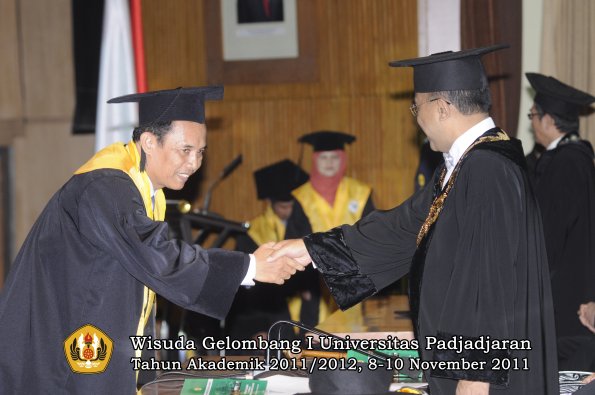 wisuda-program-doktor-oleh-rektor-069