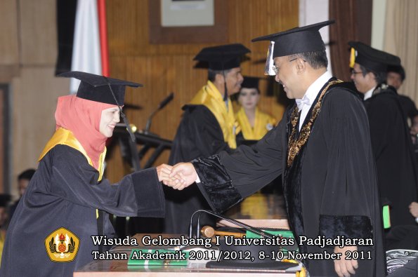 wisuda-program-doktor-oleh-rektor-070