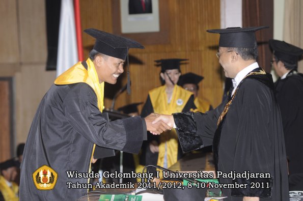 wisuda-program-doktor-oleh-rektor-073