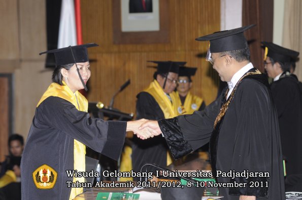 wisuda-program-doktor-oleh-rektor-074