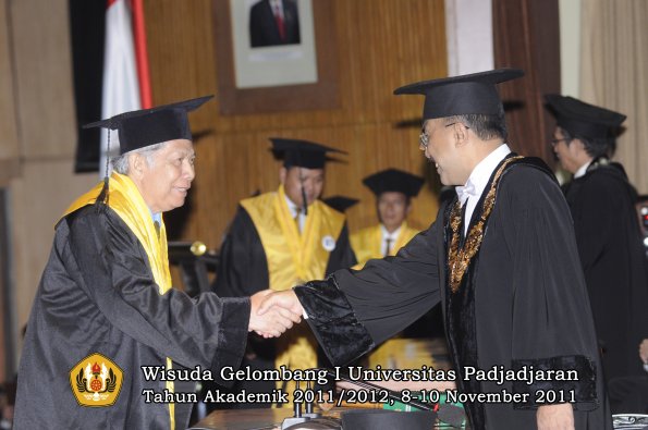 wisuda-program-doktor-oleh-rektor-078