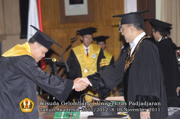 wisuda-program-doktor-oleh-rektor-079