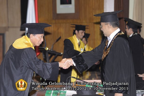 wisuda-program-doktor-oleh-rektor-080