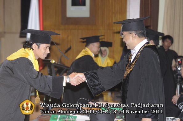 wisuda-program-doktor-oleh-rektor-081