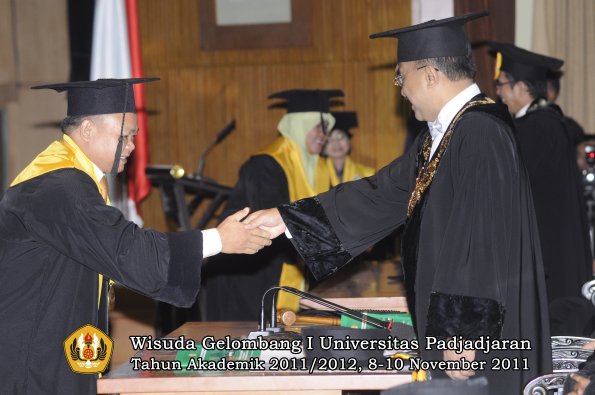 wisuda-program-doktor-oleh-rektor-082