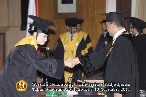 wisuda-program-doktor-oleh-rektor-107