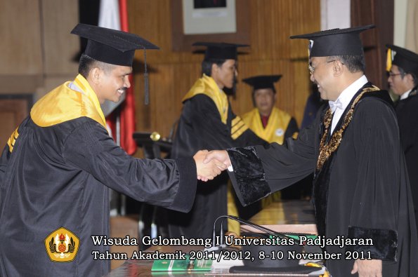 wisuda-program-doktor-oleh-rektor-108