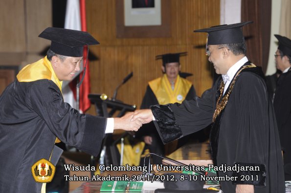 wisuda-program-doktor-oleh-rektor-111