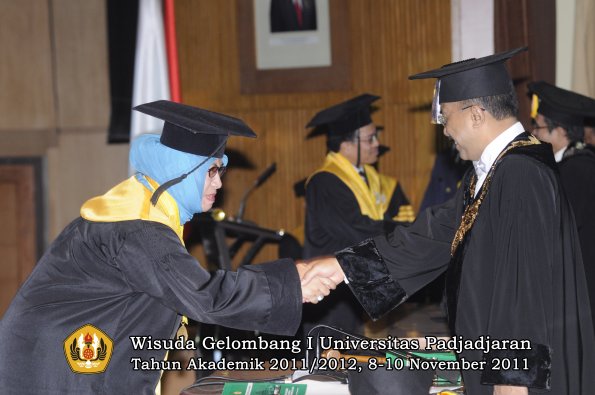 wisuda-program-doktor-oleh-rektor-113