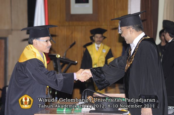wisuda-program-doktor-oleh-rektor-115