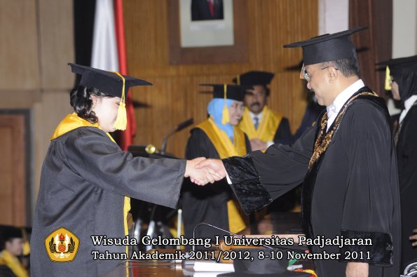wisuda-fakultas-ekonomi-dan-bsnis-oleh-rektor-033