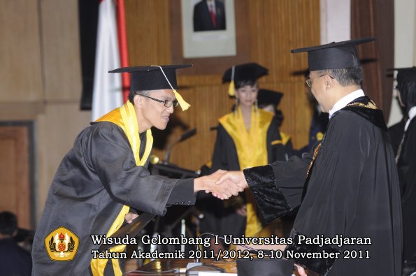wisuda-fakultas-ekonomi-dan-bsnis-oleh-rektor-155