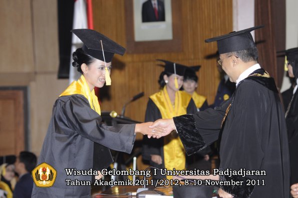 wisuda-fakultas-ekonomi-dan-bsnis-oleh-rektor-162