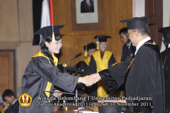 wisuda-fakultas-ekonomi-dan-bsnis-oleh-rektor-165