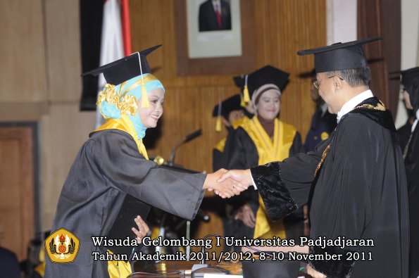 wisuda-fakultas-ekonomi-dan-bsnis-oleh-rektor-168