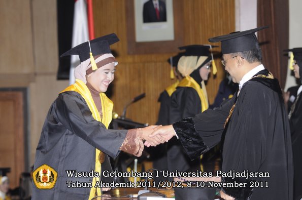 wisuda-fakultas-ekonomi-dan-bsnis-oleh-rektor-169