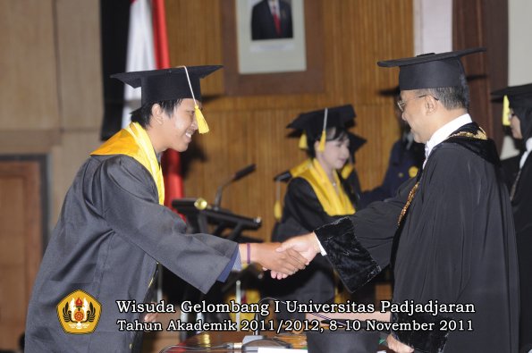 wisuda-fakultas-ekonomi-dan-bsnis-oleh-rektor-171