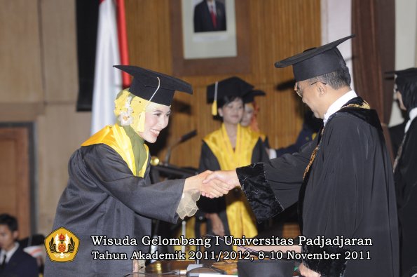 wisuda-fakultas-ekonomi-dan-bsnis-oleh-rektor-173