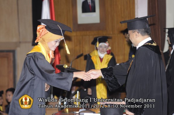 wisuda-fakultas-ekonomi-dan-bsnis-oleh-rektor-175