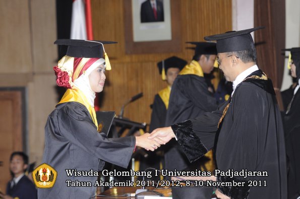 wisuda-fakultas-ekonomi-dan-bsnis-oleh-rektor-176