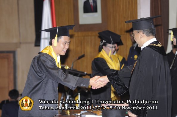wisuda-fakultas-ekonomi-dan-bsnis-oleh-rektor-178