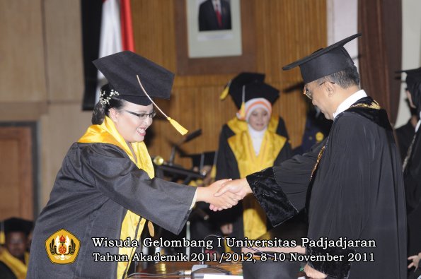 wisuda-fakultas-ekonomi-dan-bsnis-oleh-rektor-179