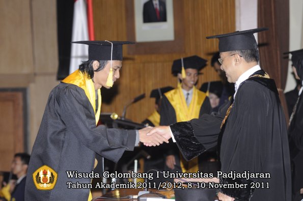 wisuda-fakultas-ekonomi-dan-bsnis-oleh-rektor-183