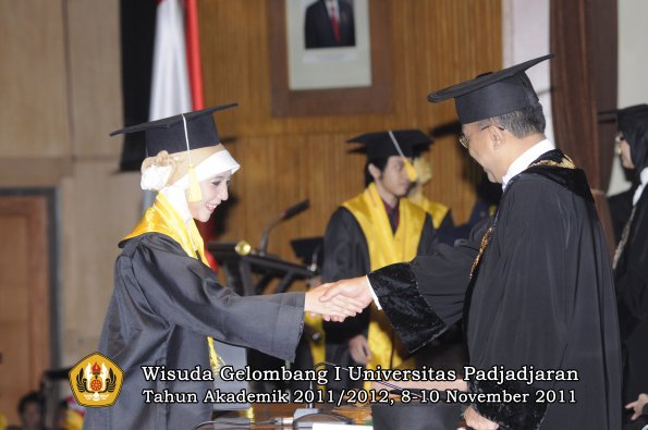 wisuda-fakultas-ekonomi-dan-bsnis-oleh-rektor-190