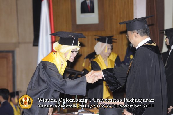 wisuda-fakultas-ekonomi-dan-bsnis-oleh-rektor-192