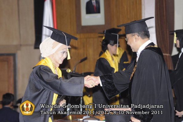 wisuda-fakultas-ekonomi-dan-bsnis-oleh-rektor-193