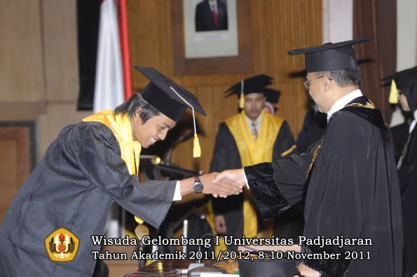 wisuda-fakultas-ekonomi-dan-bsnis-oleh-rektor-195