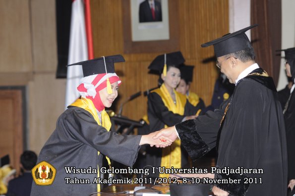 wisuda-fakultas-ekonomi-dan-bsnis-oleh-rektor-197