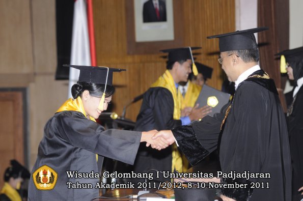 wisuda-fakultas-ekonomi-dan-bsnis-oleh-rektor-199