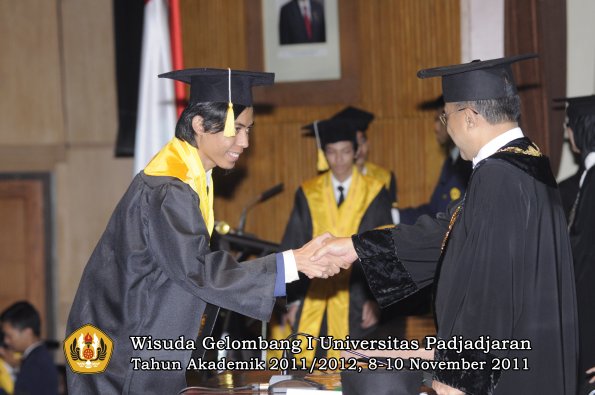 wisuda-fakultas-ekonomi-dan-bsnis-oleh-rektor-202