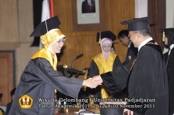 wisuda-fakultas-ekonomi-dan-bsnis-oleh-rektor-205