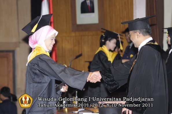 wisuda-fakultas-ekonomi-dan-bsnis-oleh-rektor-206